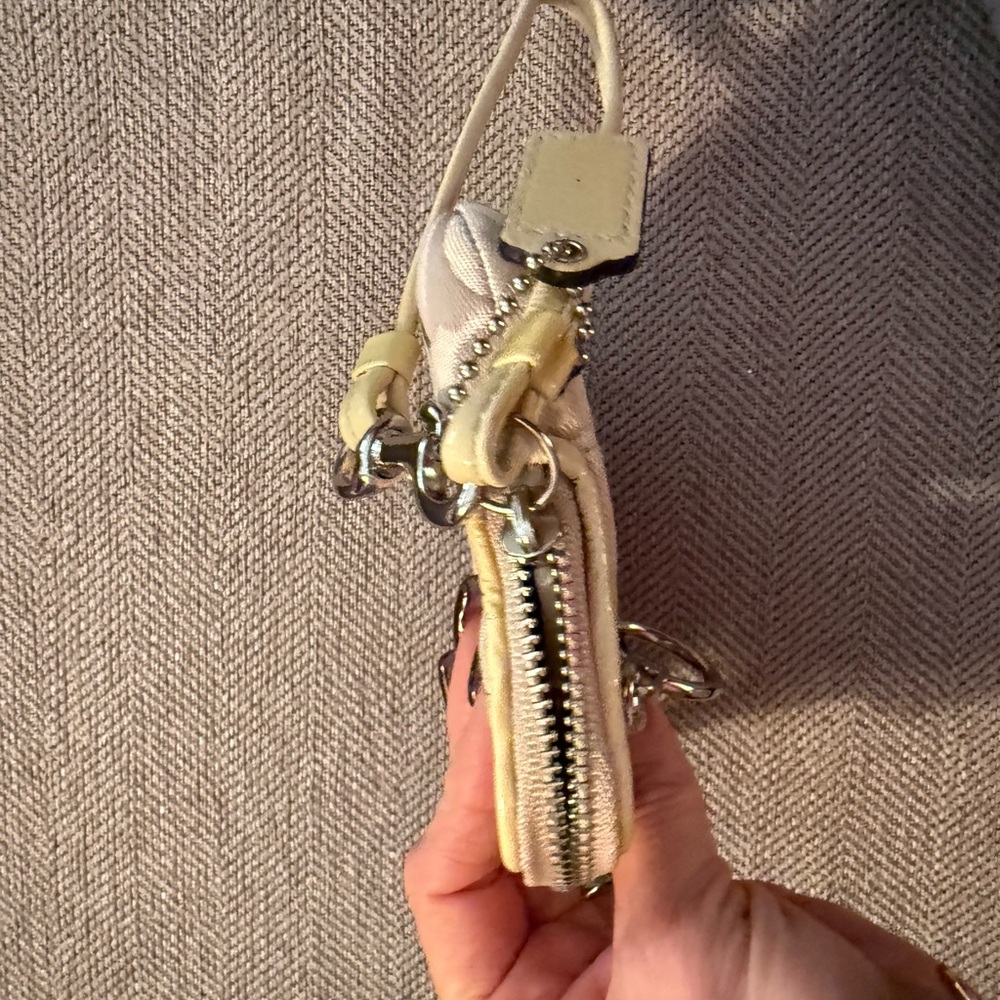 Coach Poppy Beige Wristlet with Dark Silver Patch - Picture 11 of 12